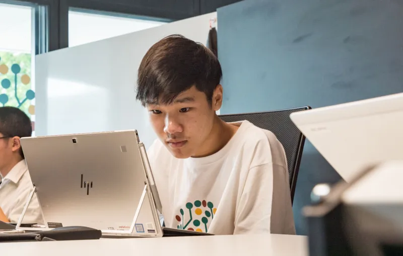 Modern IT Academy 2668 zugeschnitten
